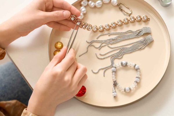 מעצבת תכשיטים2